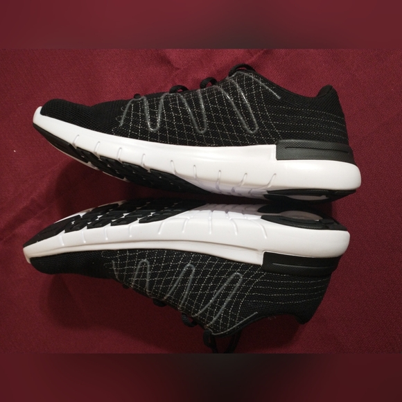 New in Box Under Armour Black Athletic Sneakers - Picture 2 of 13